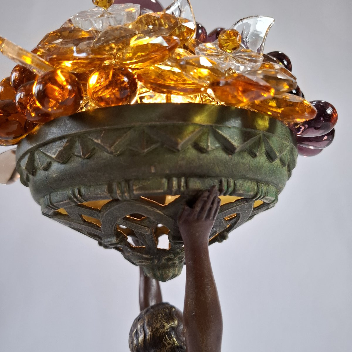 Lampe Veilleuse Art Déco – Sculpture Femme Agenouillée, Panier de Fruits en verre Circa 1930.-photo-1