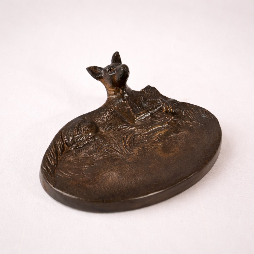 Vide-poche en bronze patiné – Chien couché – Signé M. Baise – Art animalier -photo-4