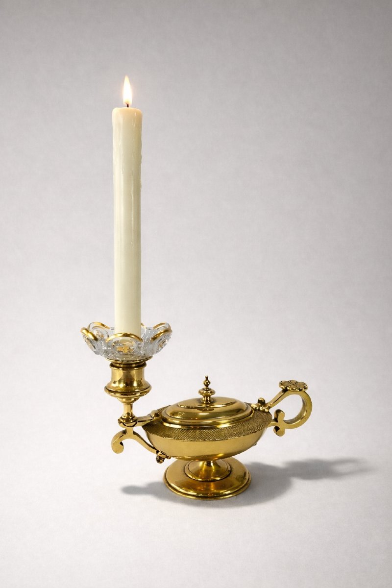 Bougeoir à main à pyrogène en forme de lampe antique – Laiton et cristal doré XIXEME  -photo-2