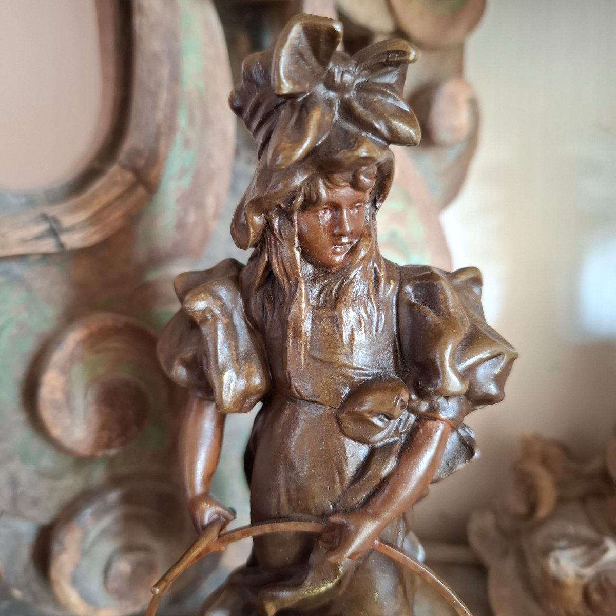 Anton Nelson – “Jeux d’enfants, fillette au cerceau” – Sculpture Art Nouveau en régule patiné-photo-2