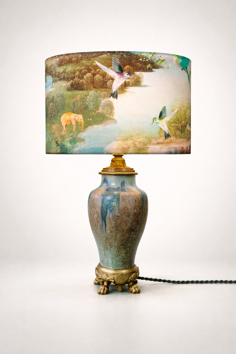 Lampe en grès émaillé cristallisé Pierrefonds, abat-jour décor oiseaux, paysage naturaliste XXe