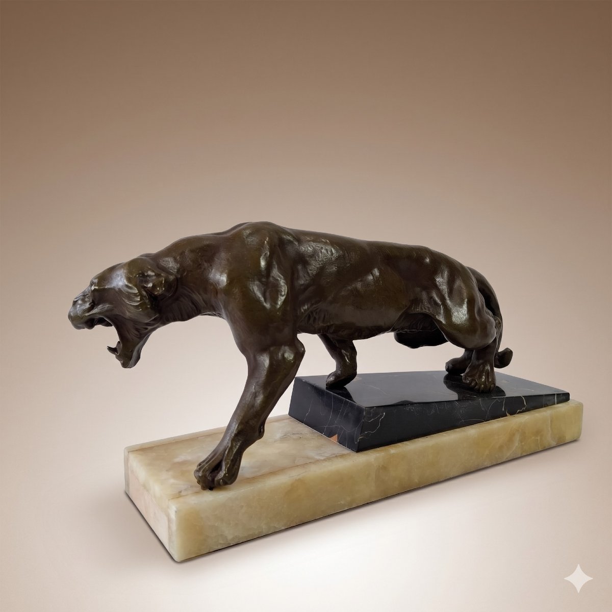 Lionne rugissante Art Déco attribuée à Thomas François Cartier circa 1930 Régule à patine verte-photo-2