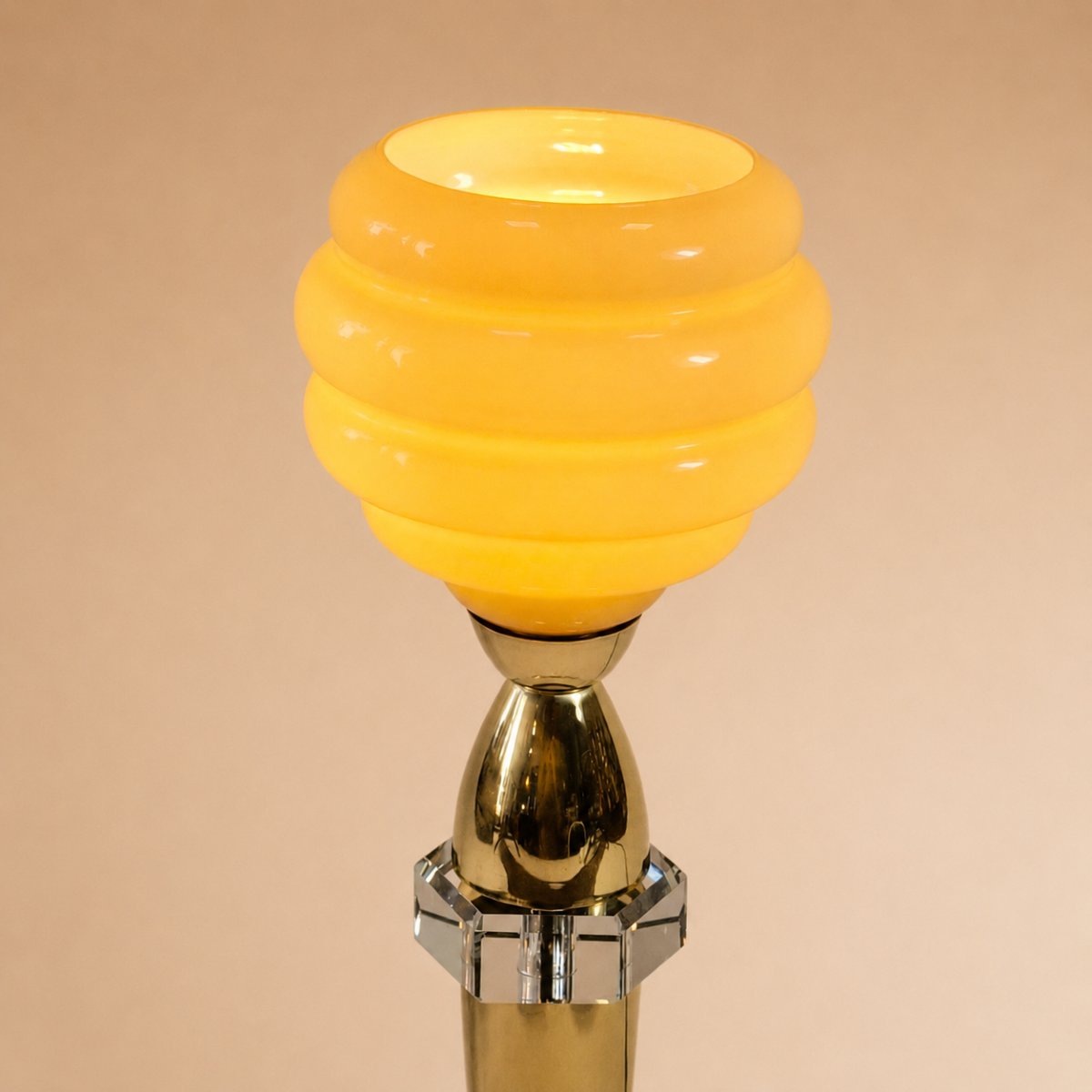 Lampe moderniste en laiton poli, cristal et opaline jaune pâle, Années 1950, Art Déco XXème-photo-2