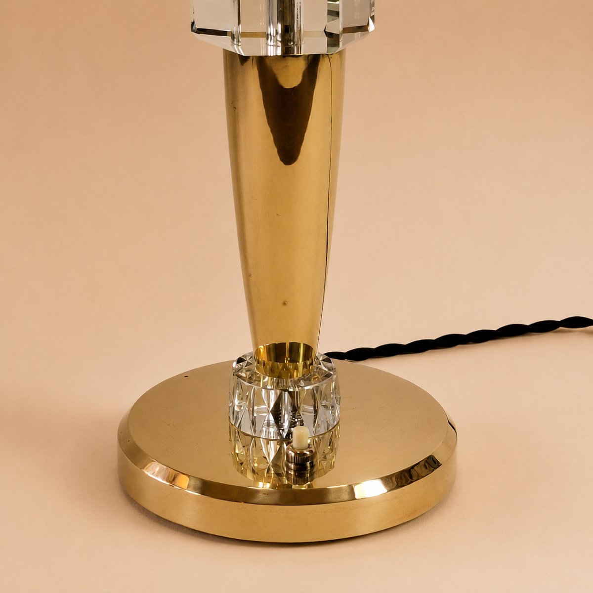 Lampe moderniste en laiton poli, cristal et opaline jaune pâle, Années 1950, Art Déco XXème-photo-1