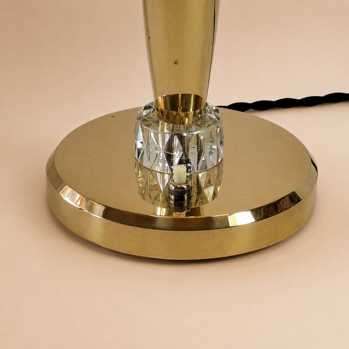 Lampe moderniste en laiton poli, cristal et opaline jaune pâle, Années 1950, Art Déco XXème-photo-2