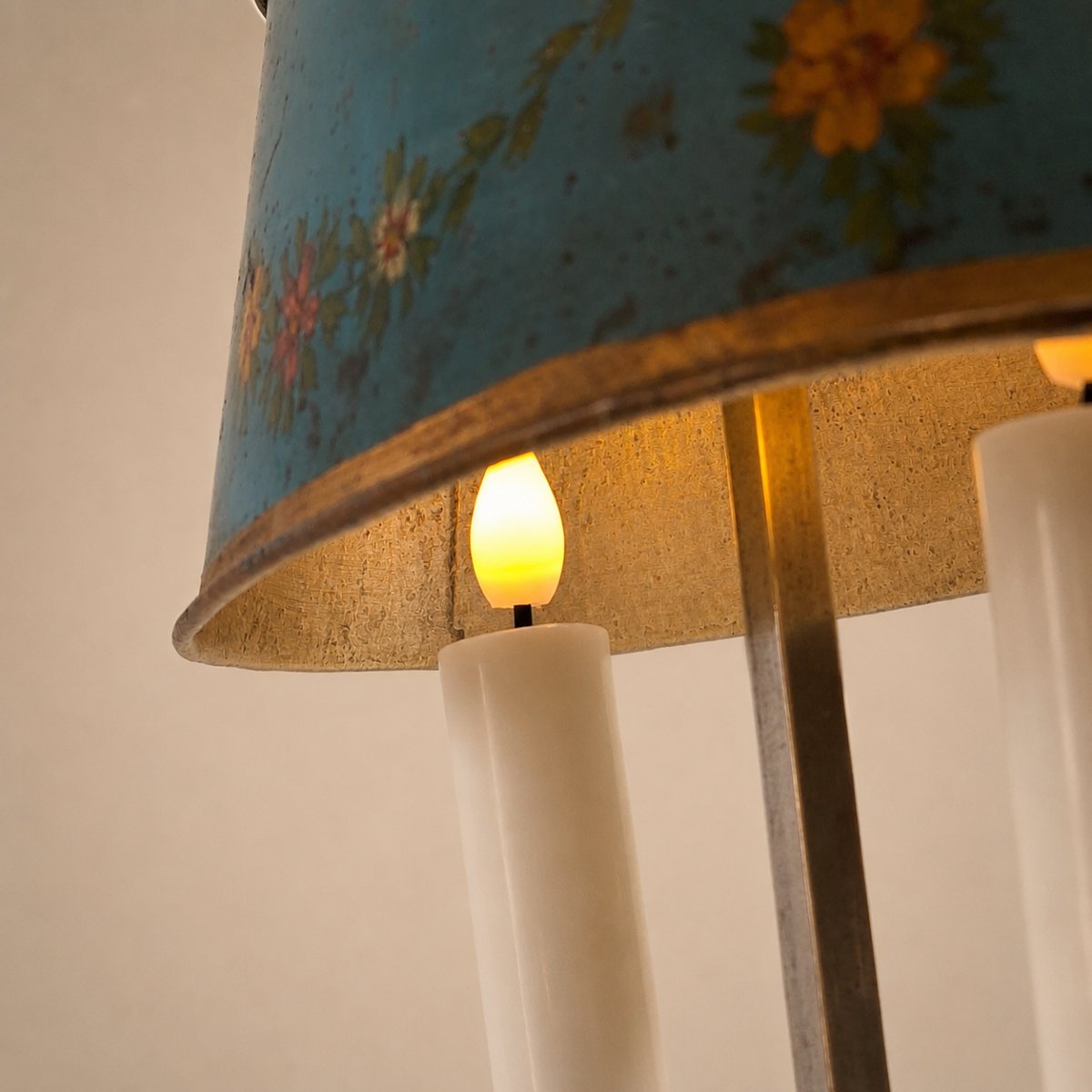 Louis XVI Style Hot Water Bottle Lamp With Painted Shade - Usb Rechargeable Candles - 20th Century-photo-1