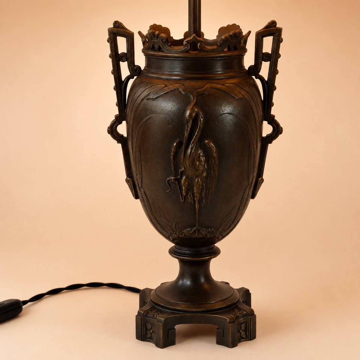 Paire de lampes Napoléon III aux hérons – Vases Second Empire et abat-jour à décor lacustre-photo-1