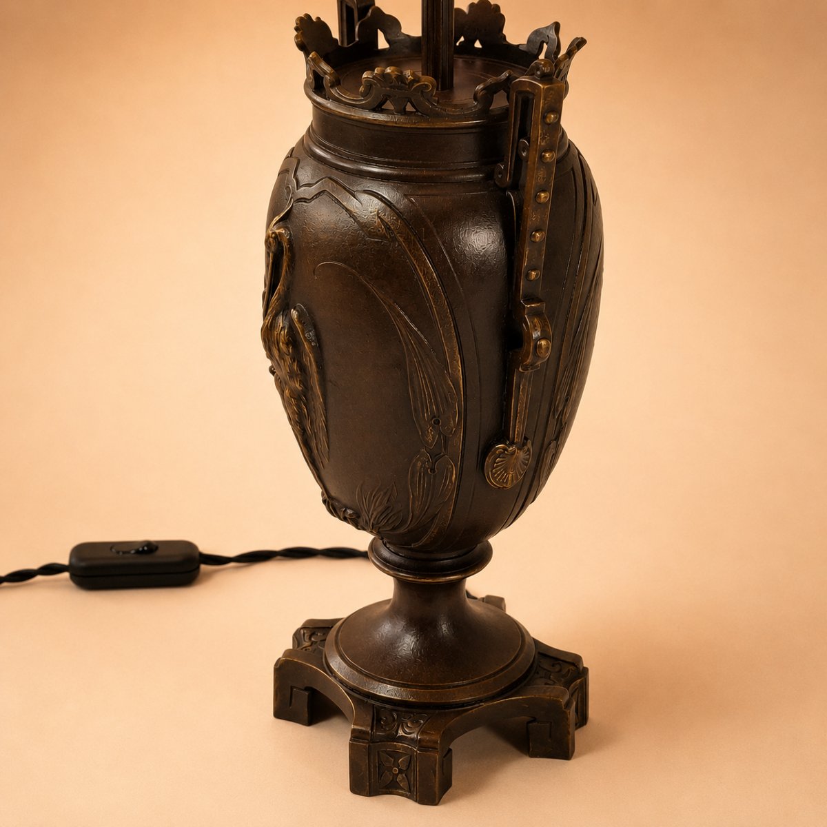 Paire de lampes Napoléon III aux hérons – Vases Second Empire et abat-jour à décor lacustre-photo-4