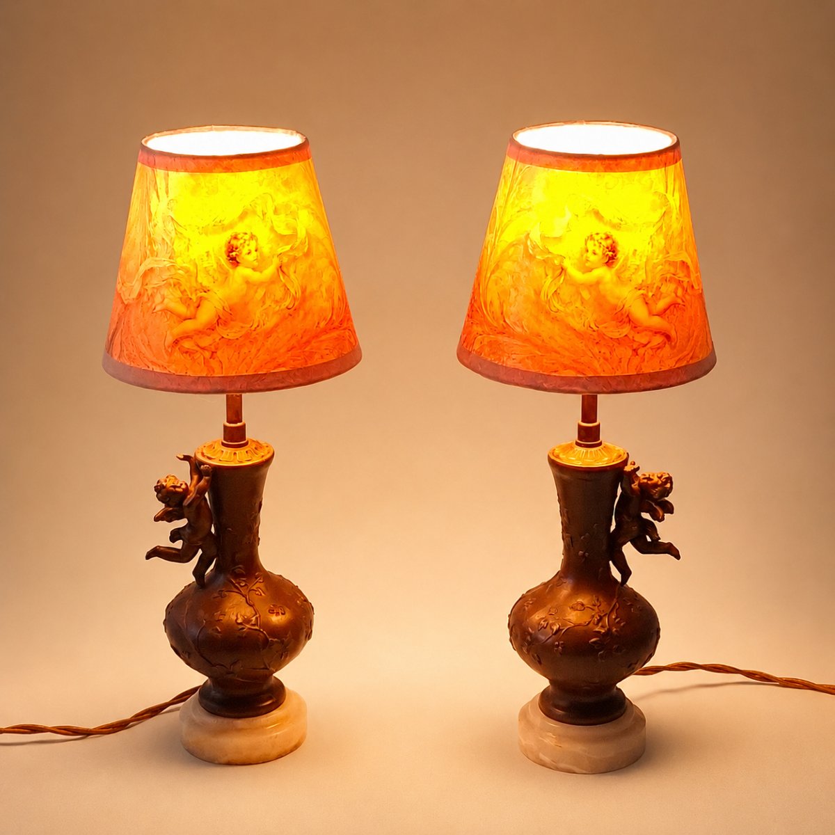 Paire de lampes vases aux angelots décor végétal en régule et onyx blond – Style Art Nouveau -photo-2