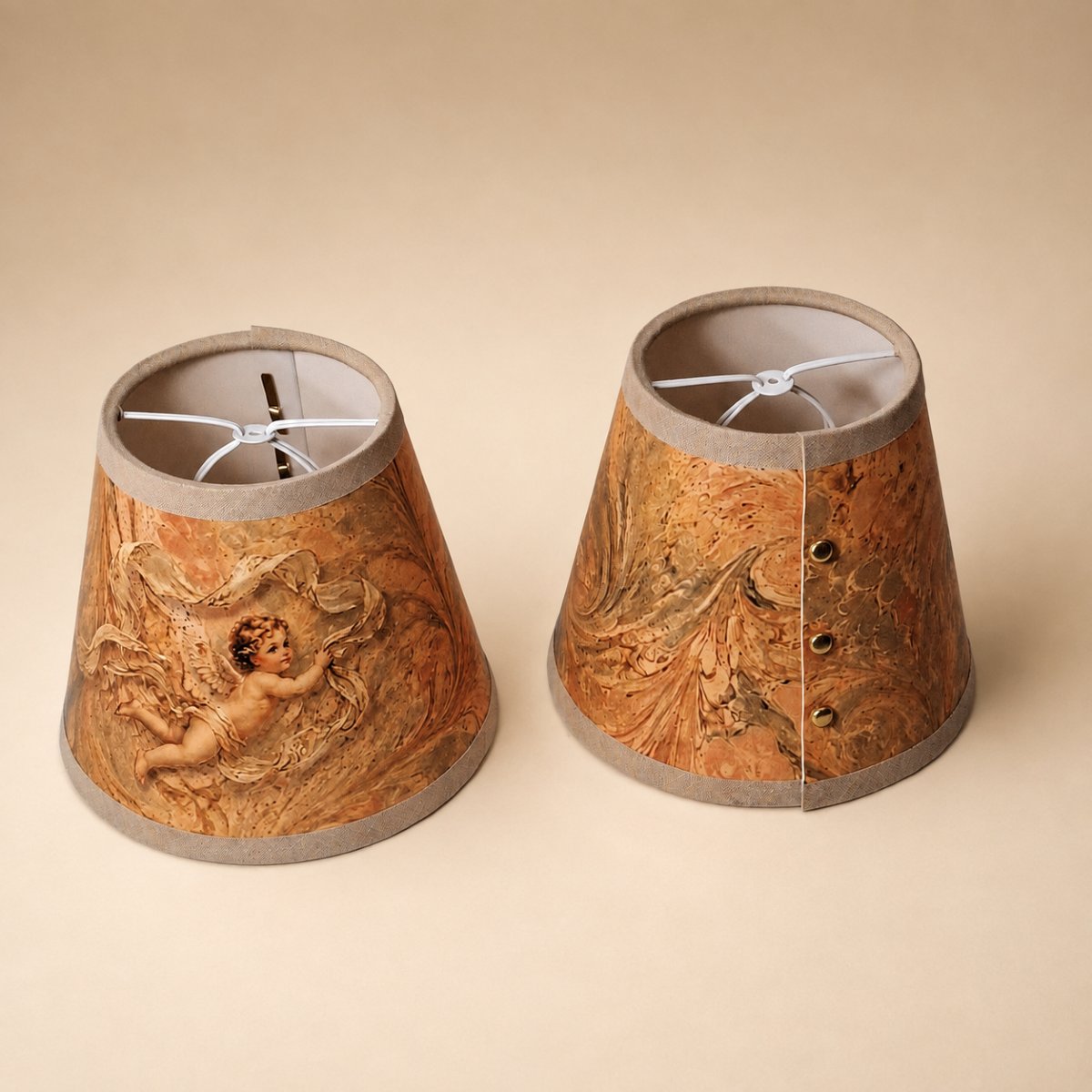 Paire de lampes vases aux angelots décor végétal en régule et onyx blond – Style Art Nouveau -photo-3
