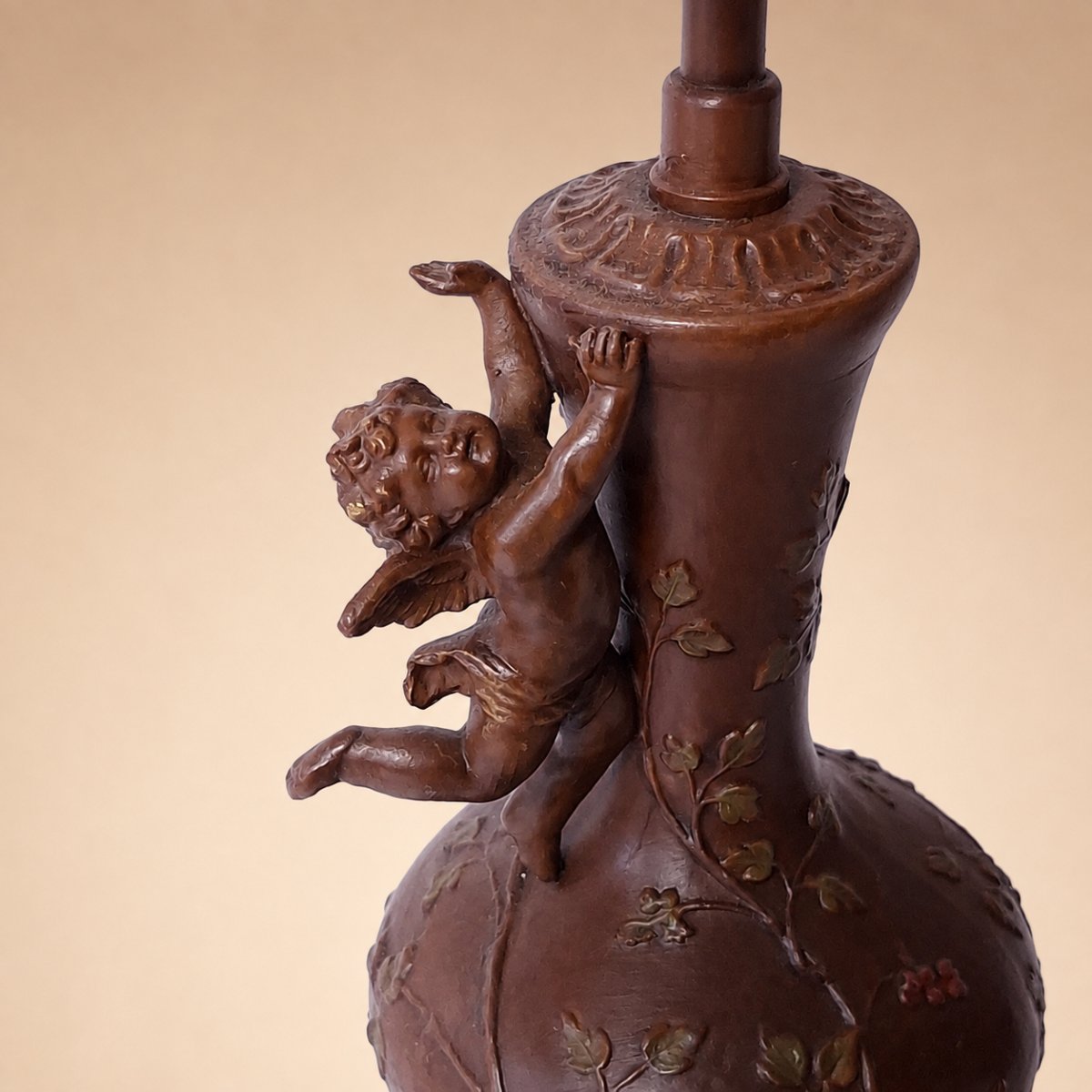 Paire de lampes vases aux angelots décor végétal en régule et onyx blond – Style Art Nouveau -photo-1