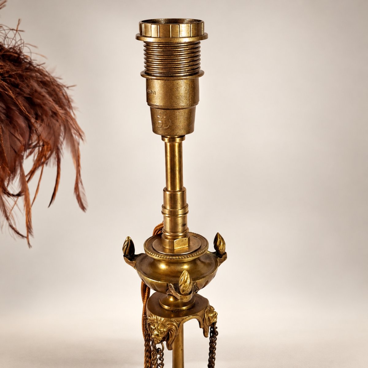 Paire de lampes en bronze XIXe – Flambeaux aux lions et serres d'aigle, cabinet de curiosités-photo-1