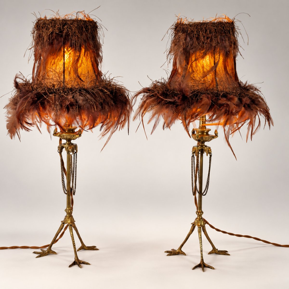 Paire de lampes en bronze XIXe – Flambeaux aux lions et serres d'aigle, cabinet de curiosités