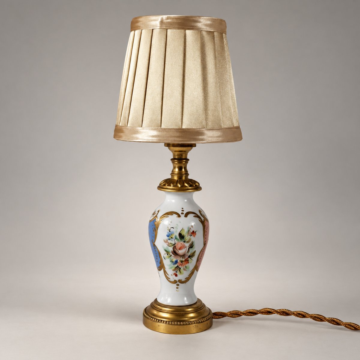 Lampe en porcelaine de Paris à décor floral et monture en bronze doré – Style Louis XVI, début -photo-2