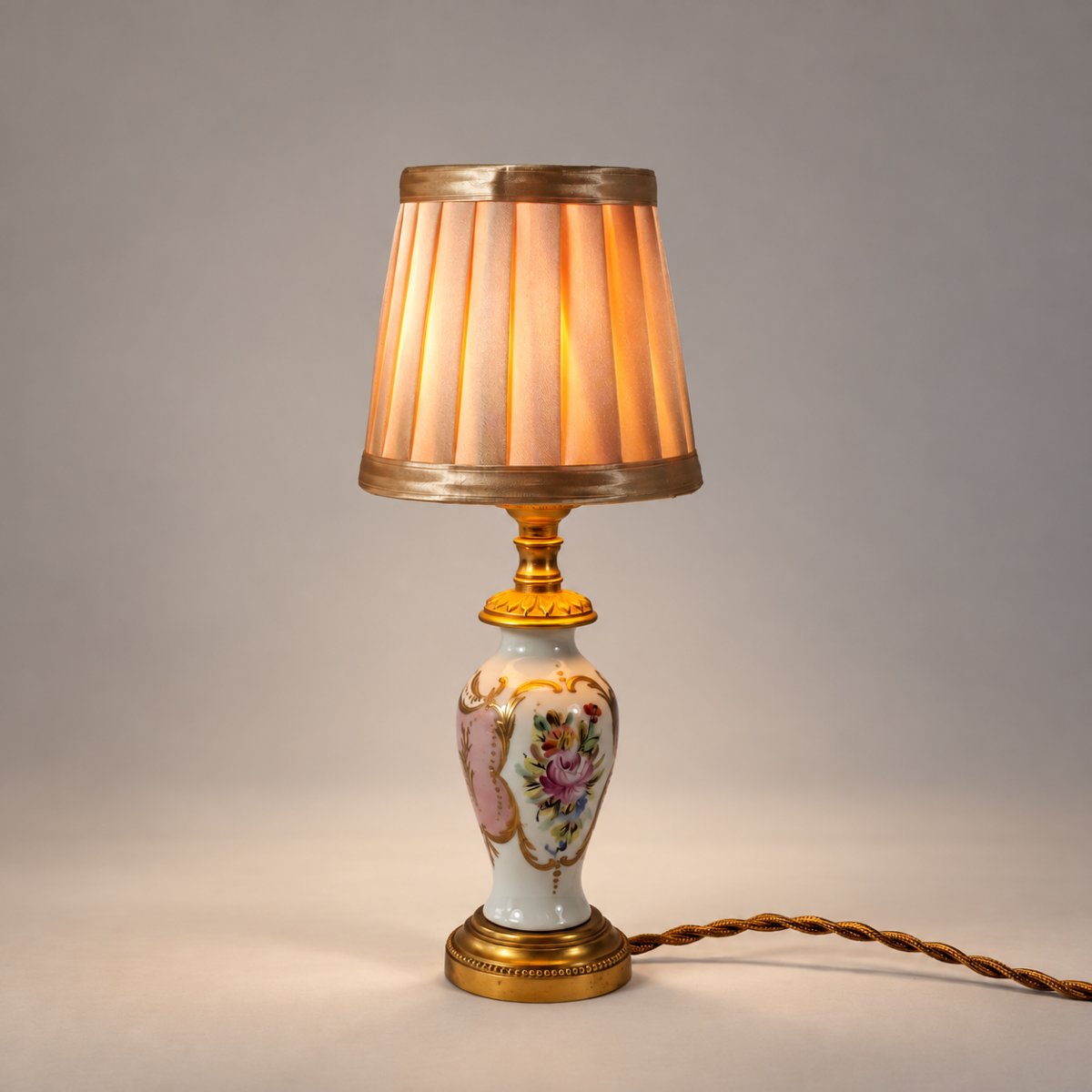 Lampe en porcelaine de Paris à décor floral et monture en bronze doré – Style Louis XVI, début -photo-3