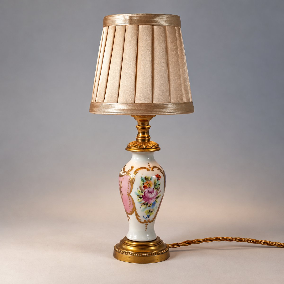 Lampe en porcelaine de Paris à décor floral et monture en bronze doré – Style Louis XVI, début -photo-3