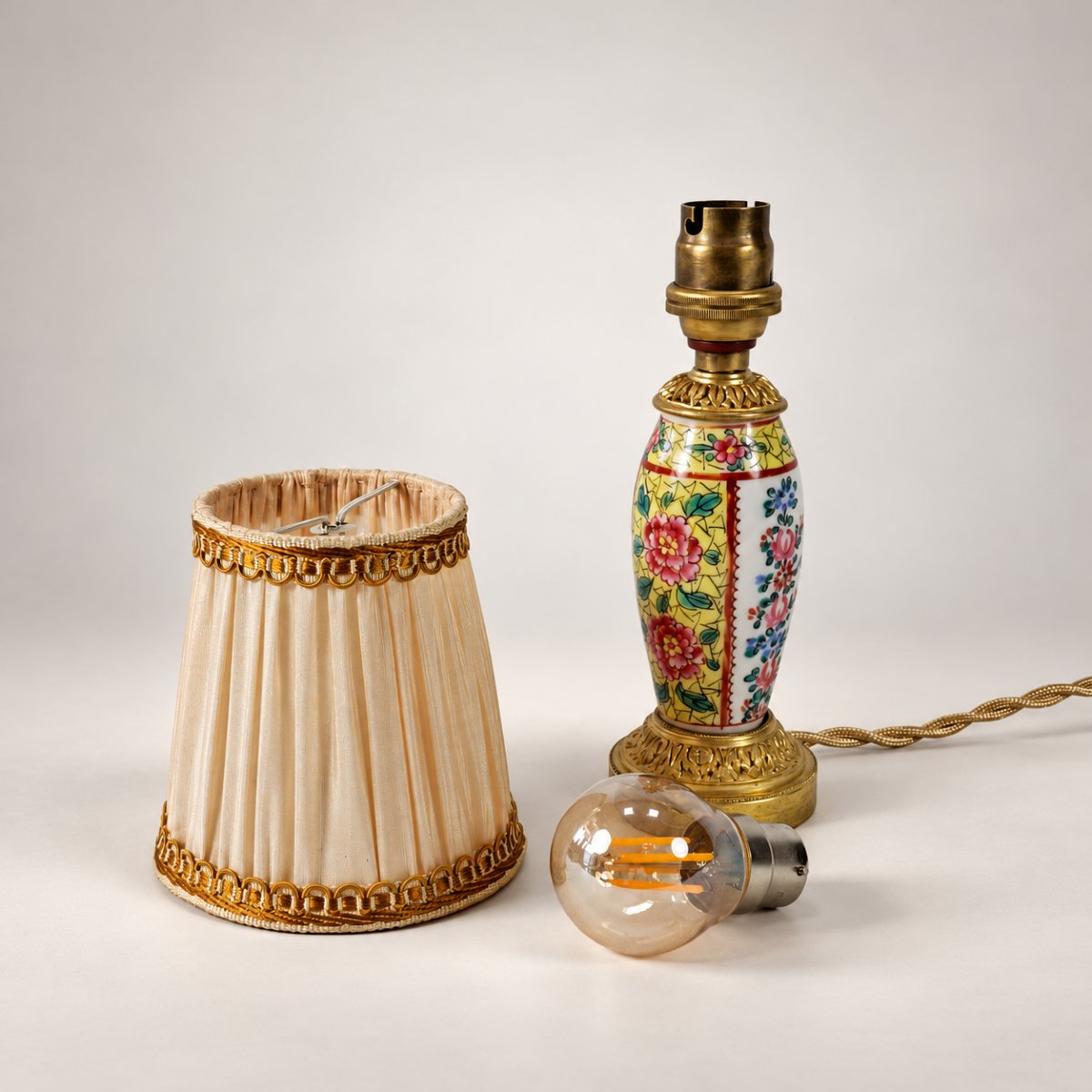 Porcelain Lamp With Japanese-inspired Floral Design – Art Deco Style, Gilded Bronze In The Louis XVI Style-photo-2