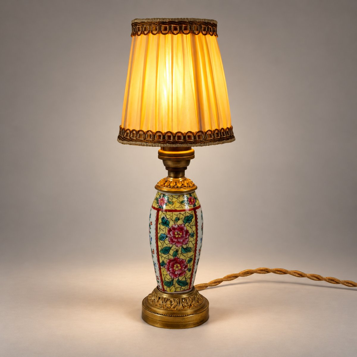 Porcelain Lamp With Japanese-inspired Floral Design – Art Deco Style, Gilded Bronze In The Louis XVI Style-photo-3