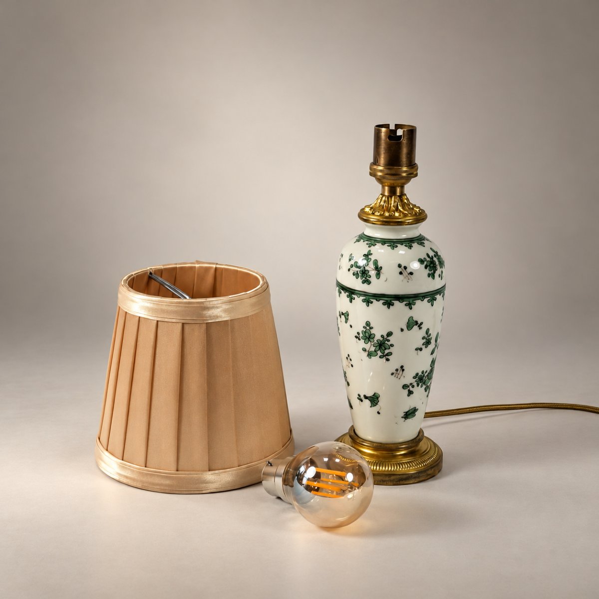 White Porcelain Lamp With Green Floral Decoration And A Gilded Bronze Frame – Circa 1910–1930-photo-3