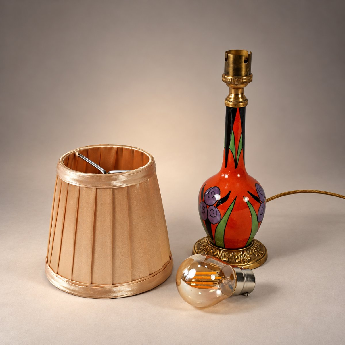 Lampe en porcelaine à décor floral, Fond orange – Transition Art nouveau / Art déco, vers 1920-photo-1