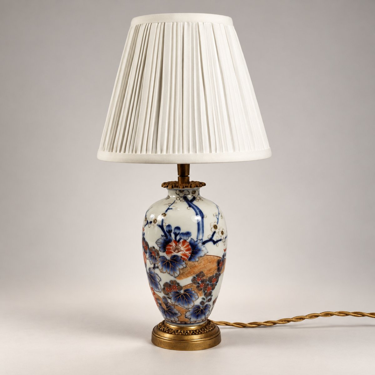 Imari Porcelain Lamp With A Swirling Floral Design – Bronze Base, Early 20th Century-photo-2