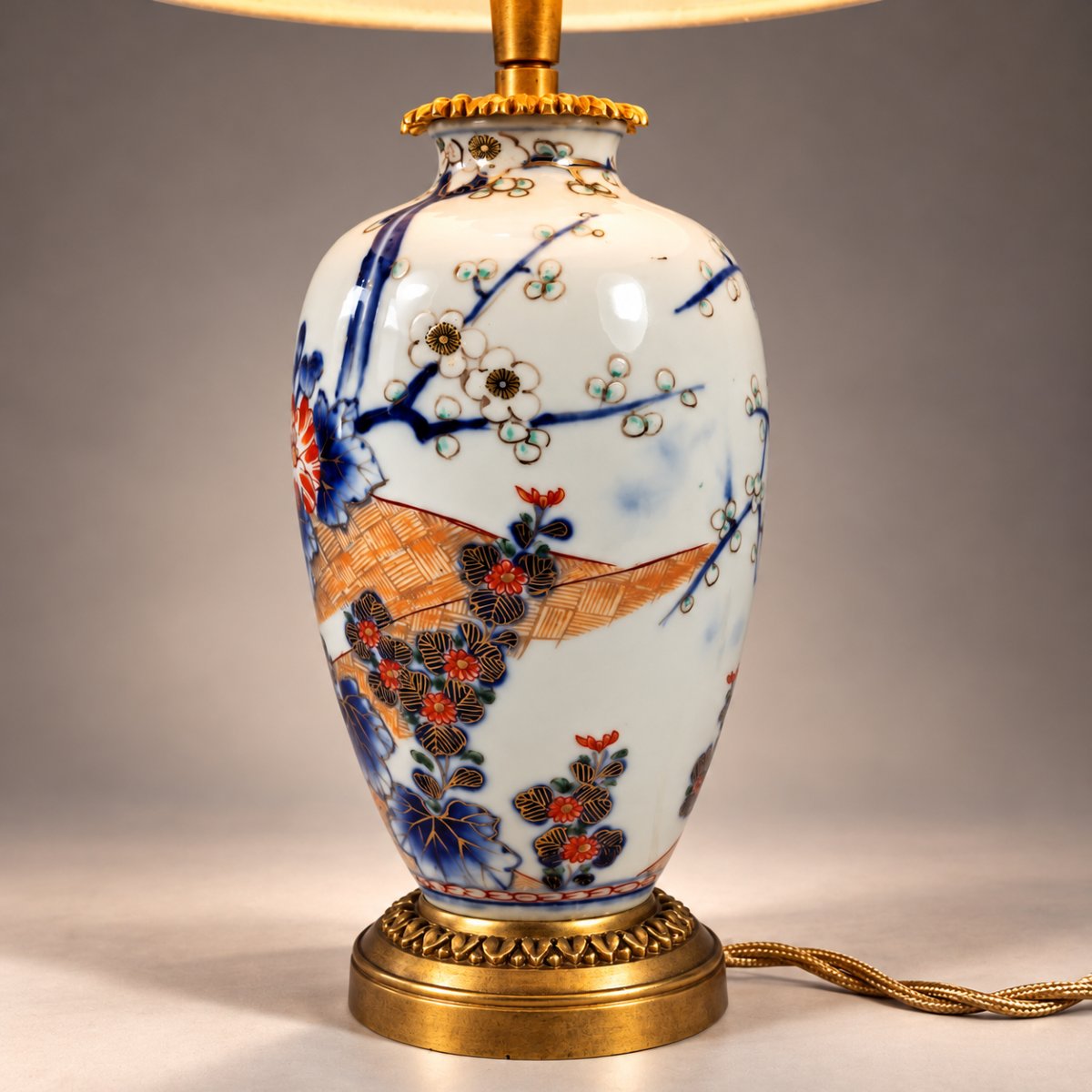 Imari Porcelain Lamp With A Swirling Floral Design – Bronze Base, Early 20th Century-photo-4