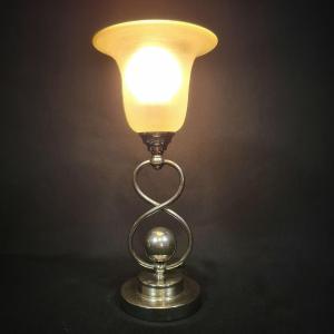 Lampe moderniste Art Déco en métal chromé et verre dépoli – vers 1930 - 1940