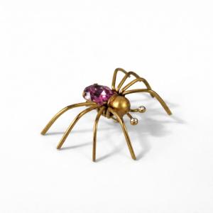 Broche araignée Tchécoslovaquie – strass rose et métal doré – vers 1930/1950 Art Déco