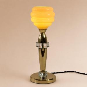 Lampe moderniste en laiton poli, cristal et opaline jaune pâle, Années 1950, Art Déco XXème