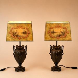 Paire de lampes Napoléon III aux hérons – Vases Second Empire et abat-jour à décor lacustre