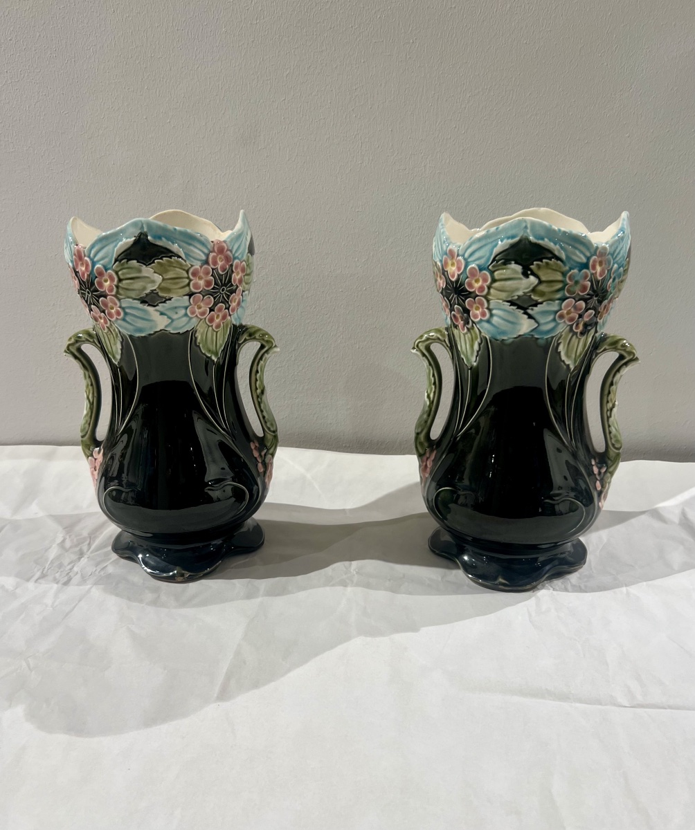 Paire de vases en barbotine art nouveau Gustave de Bruyn (Fives Lille)