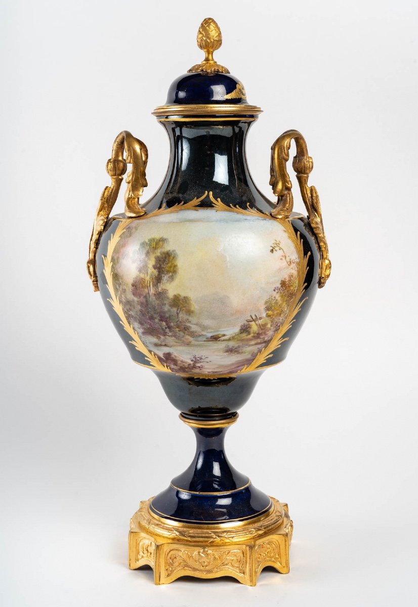 Vase En Porcelaine Bleu De Style Sèvres XIXème Siècle -photo-4