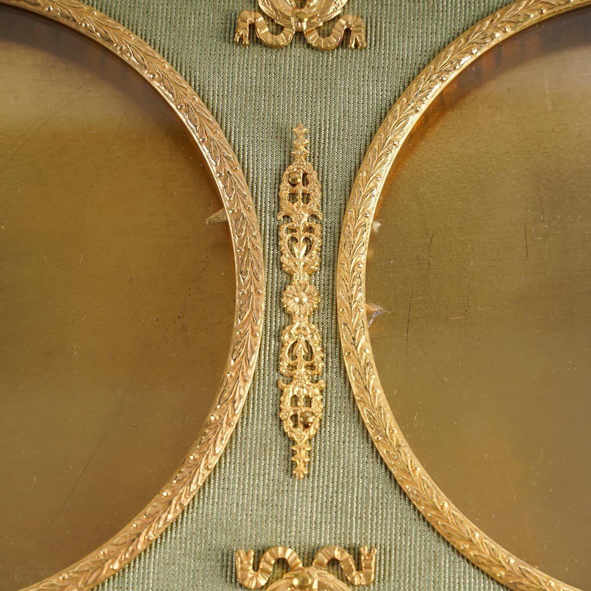 Double Photo Frame In Gilt Bronze Late Nineteenth Century-photo-1