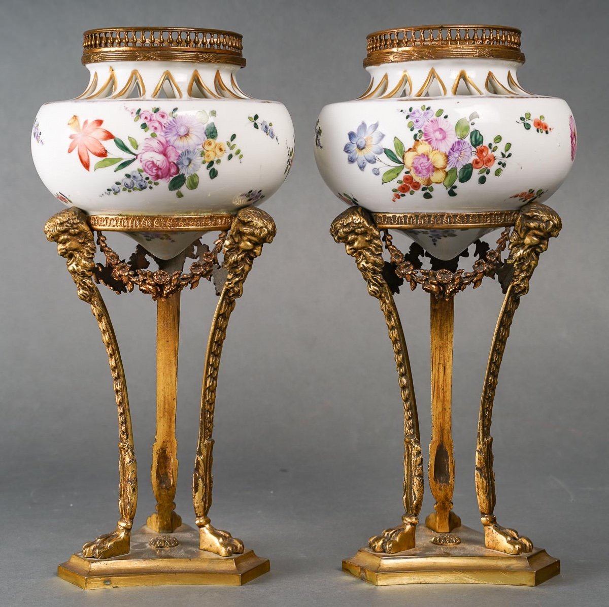 Paire De Brules Parfums En Porcelaine Fin XIXème Siècle -photo-2