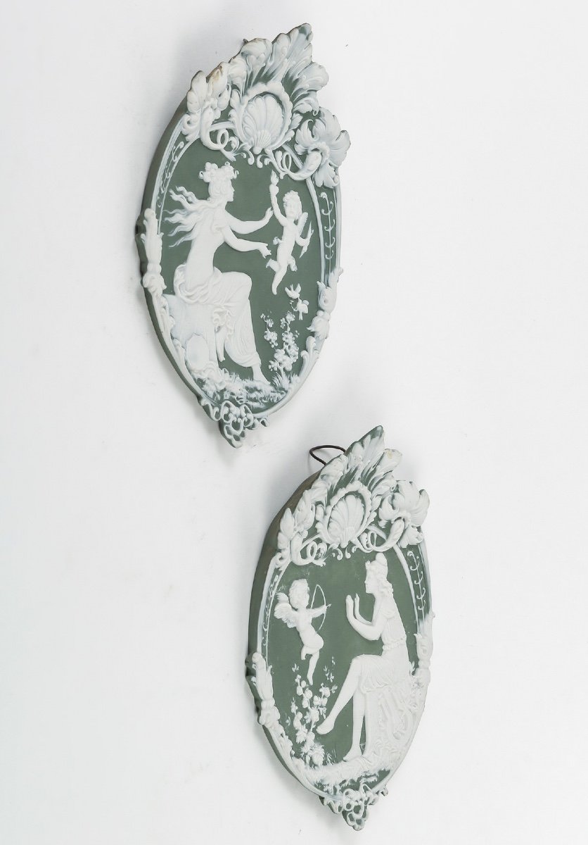 Une Paire De Plaques en porcelaine de style Wedgwood Fin XIXème Siècle -photo-2
