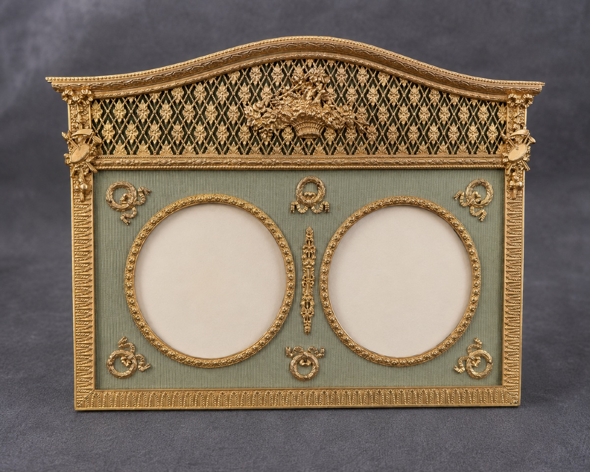 Cadre photo double en bronze doré et moire verte, France, fin du XIXᵉ siècle