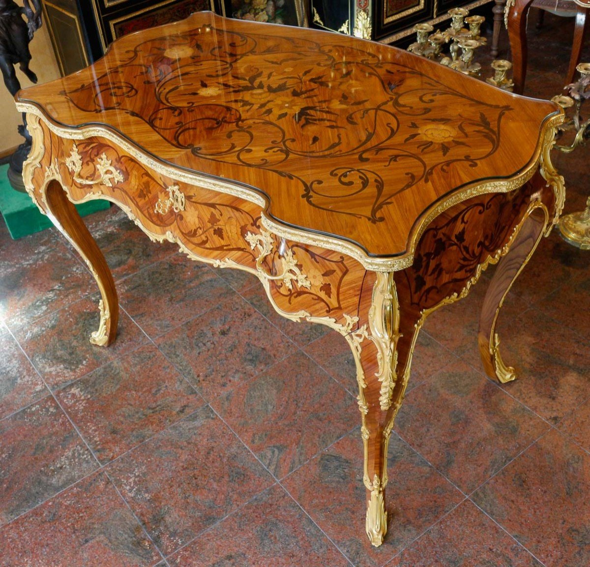 Belle table à écrire (Liseuse) de style Louis XV Marqueté  fin du  XIXème Siècle 