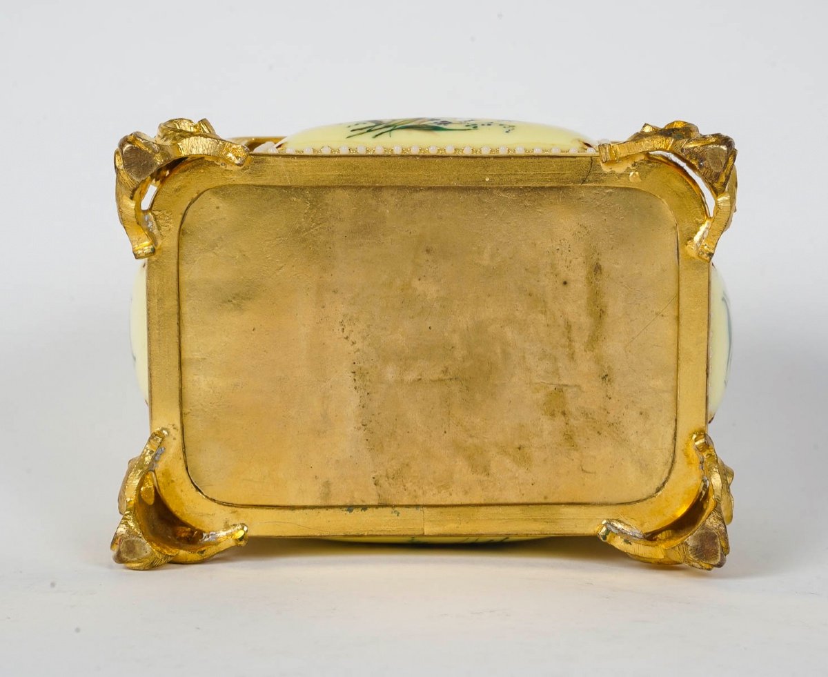 An Enamel Jewelry Box, Late 19th Century -photo-7