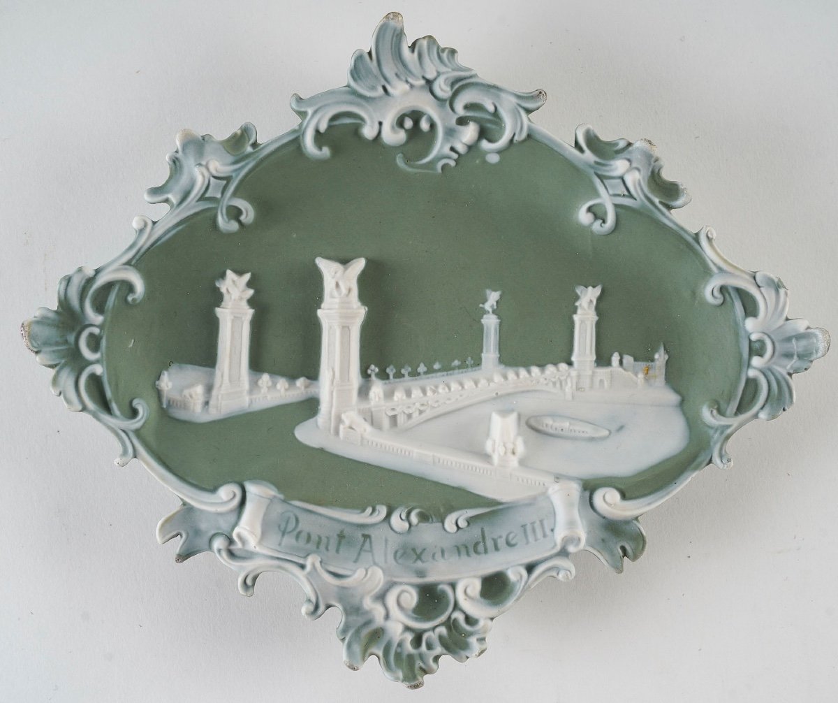 A Pair Of Wedgwood Style Porcelain Plates -photo-2