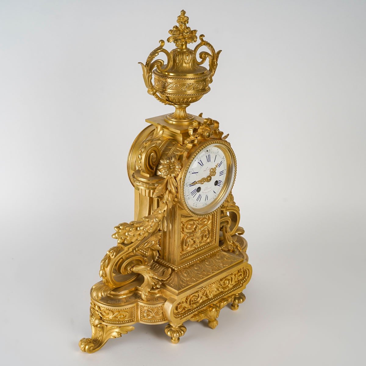 A Louis XVI Style Gilt Bronze Clock, 19th Century -photo-2
