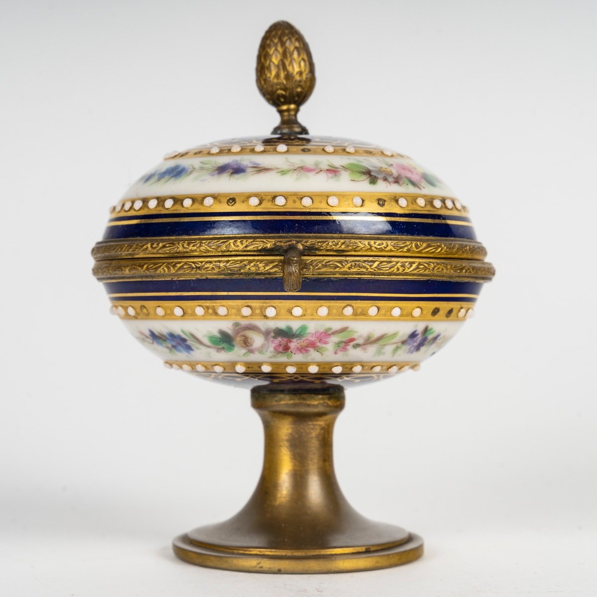 Une Petite Coupe Bonbonnière Sur Pied, époque Napoleon III-photo-2