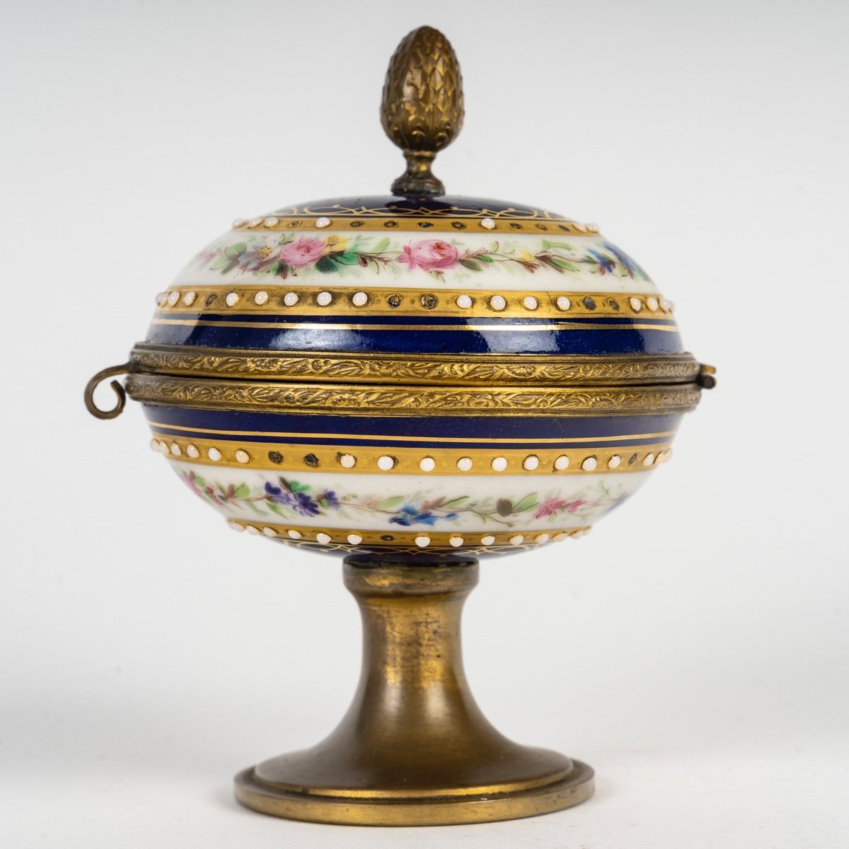 Une Petite Coupe Bonbonnière Sur Pied, époque Napoleon III-photo-3