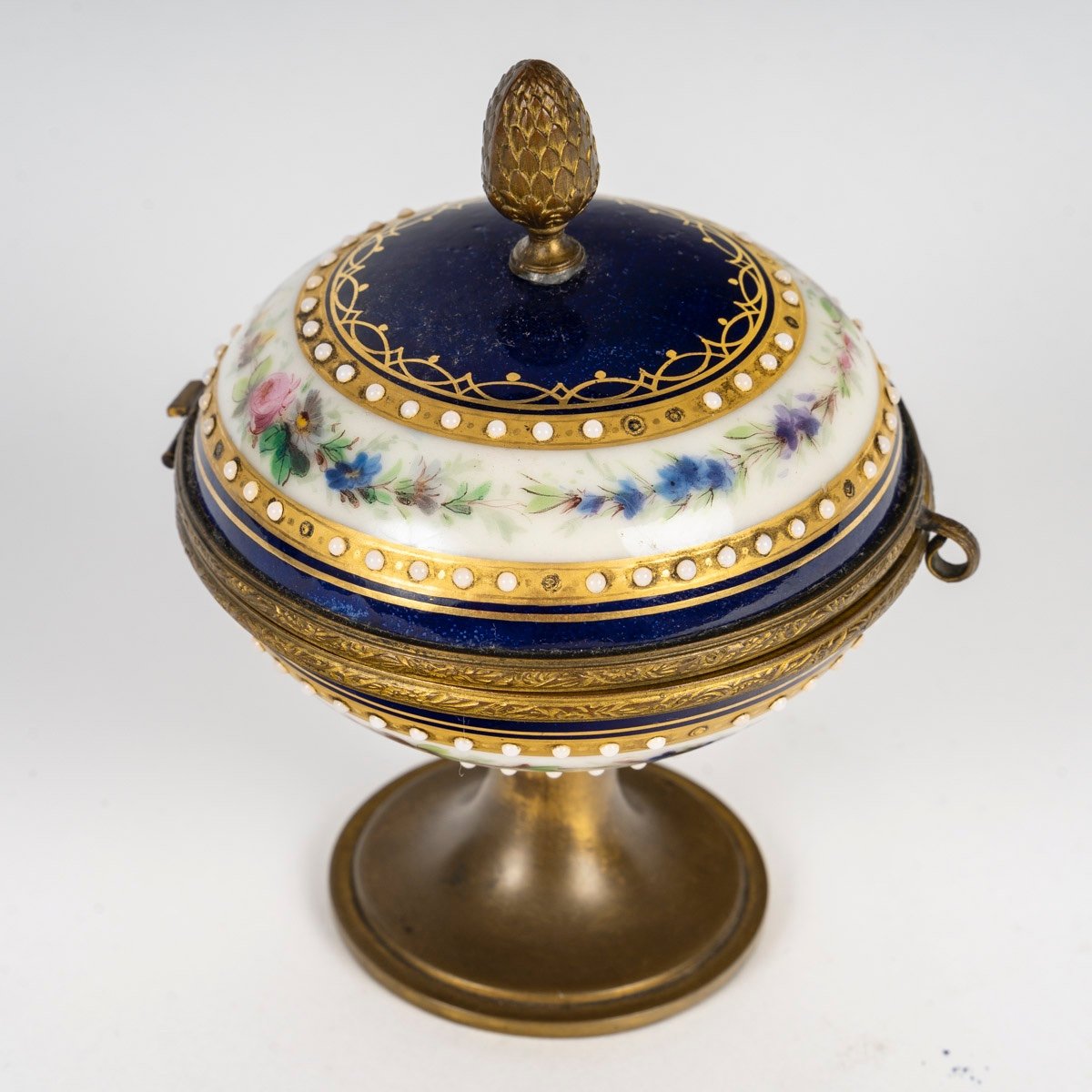 Une Petite Coupe Bonbonnière Sur Pied, époque Napoleon III-photo-2