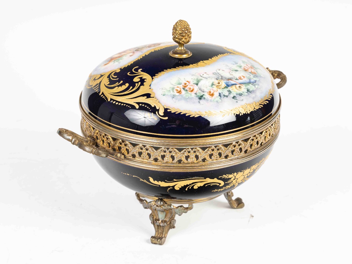 An Early XXth Century Sévres Style Porcelain Candy Box -photo-2