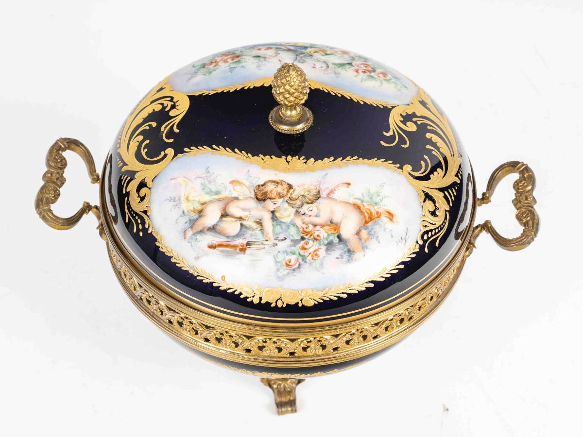 An Early XXth Century Sévres Style Porcelain Candy Box -photo-2