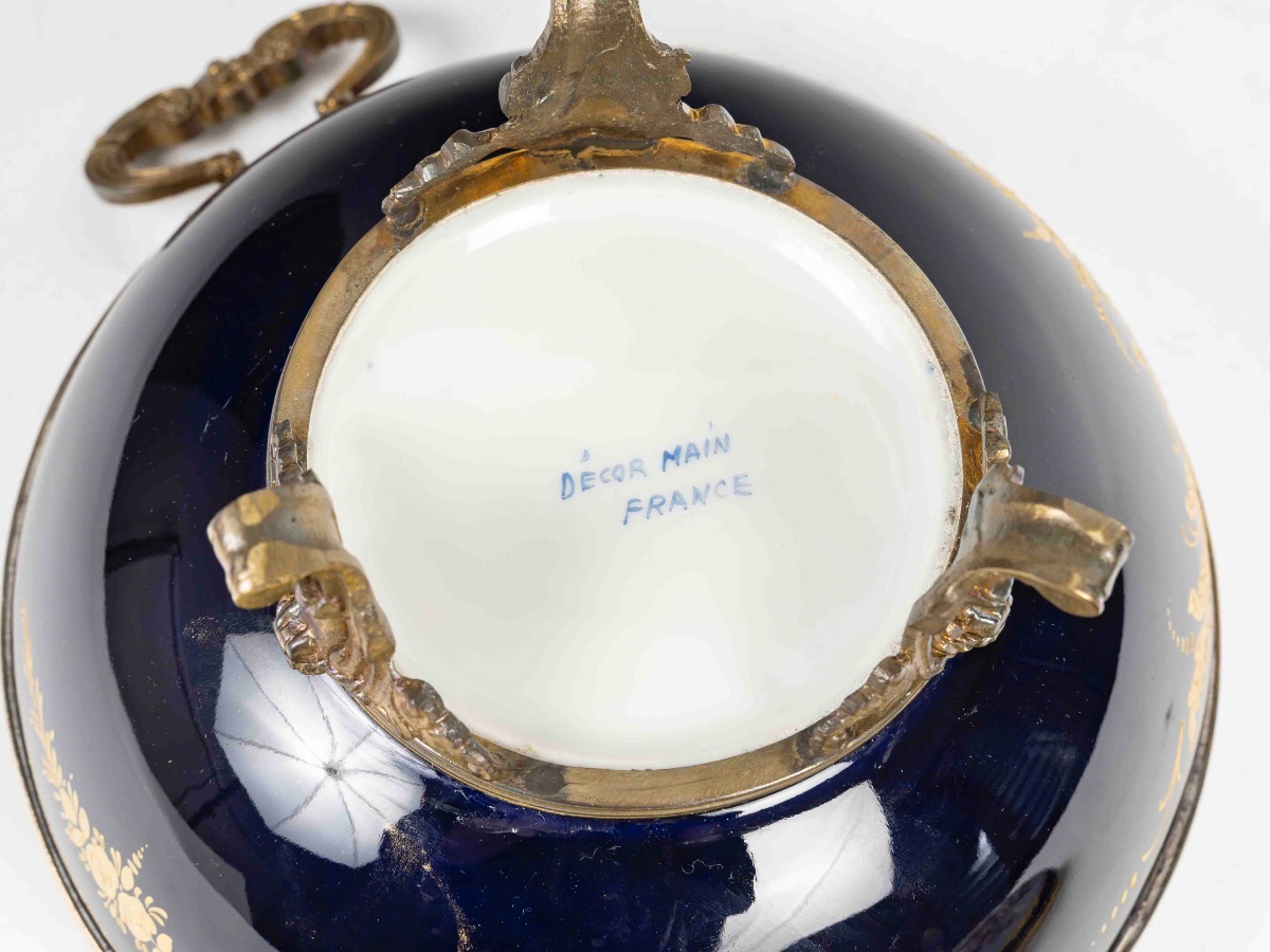 An Early XXth Century Sévres Style Porcelain Candy Box -photo-3