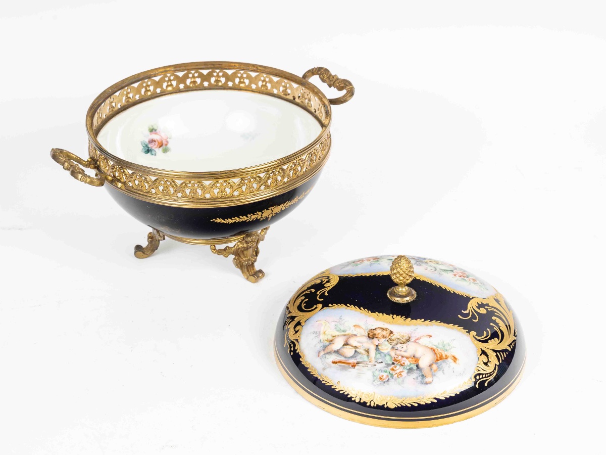 An Early XXth Century Sévres Style Porcelain Candy Box -photo-6