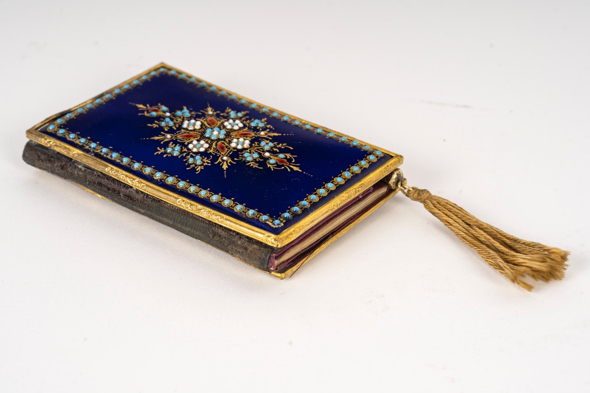 An Enamel Ball Book, Late 19th Century -photo-5