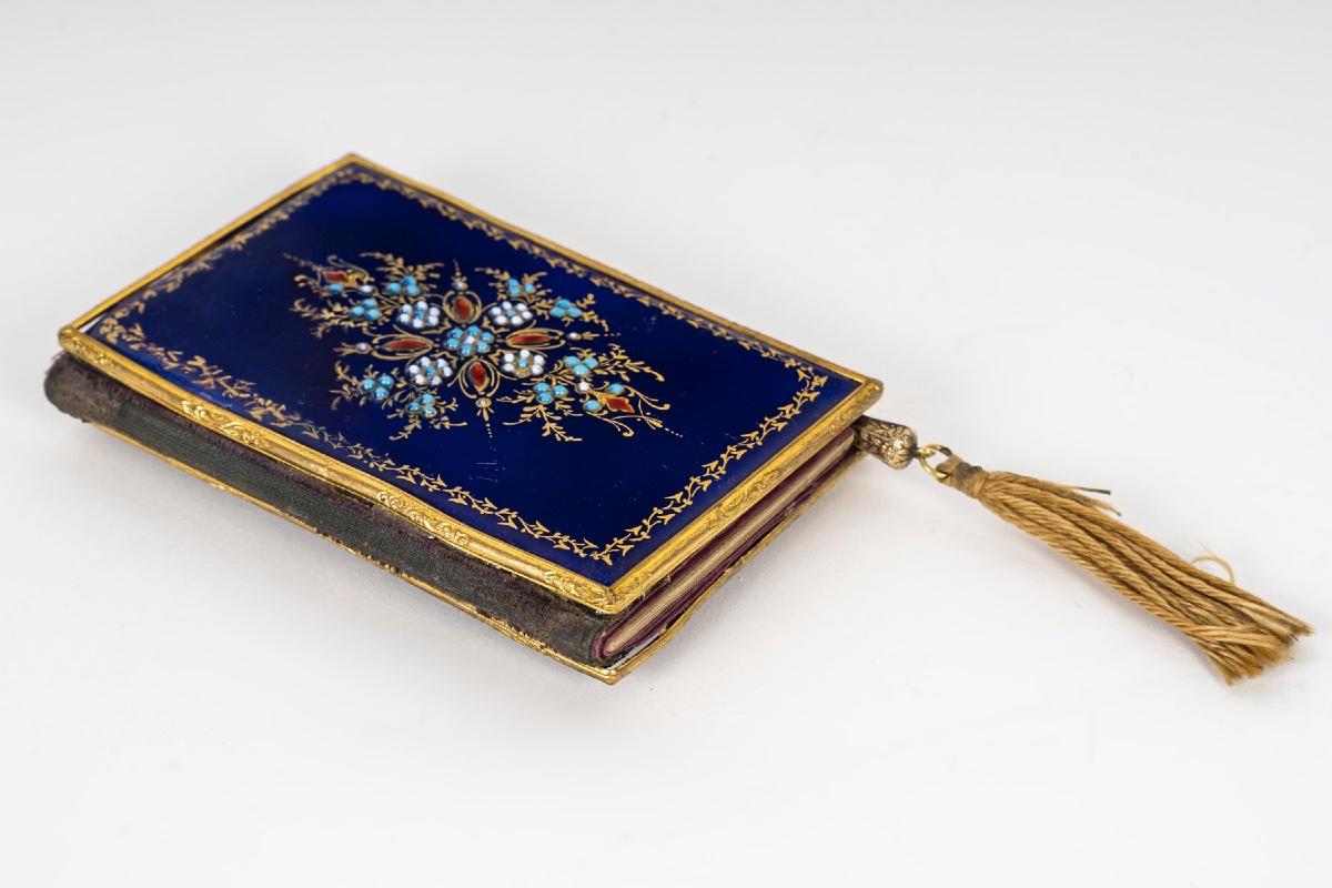 An Enamel Ball Book, Late 19th Century -photo-6