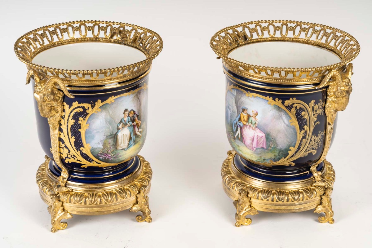 A Pair Of Porcelain Plant Pots, Late 19th Century -photo-2